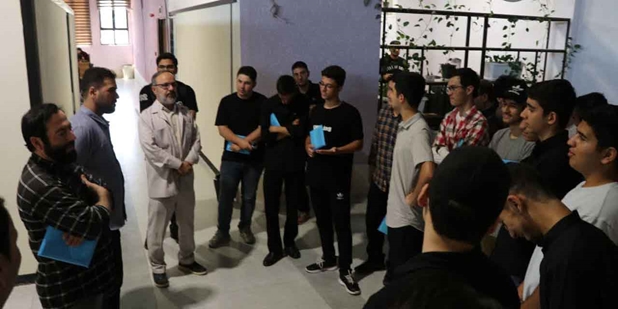 بازدید دانش‌آموزان استعدادهای درخشان استان 